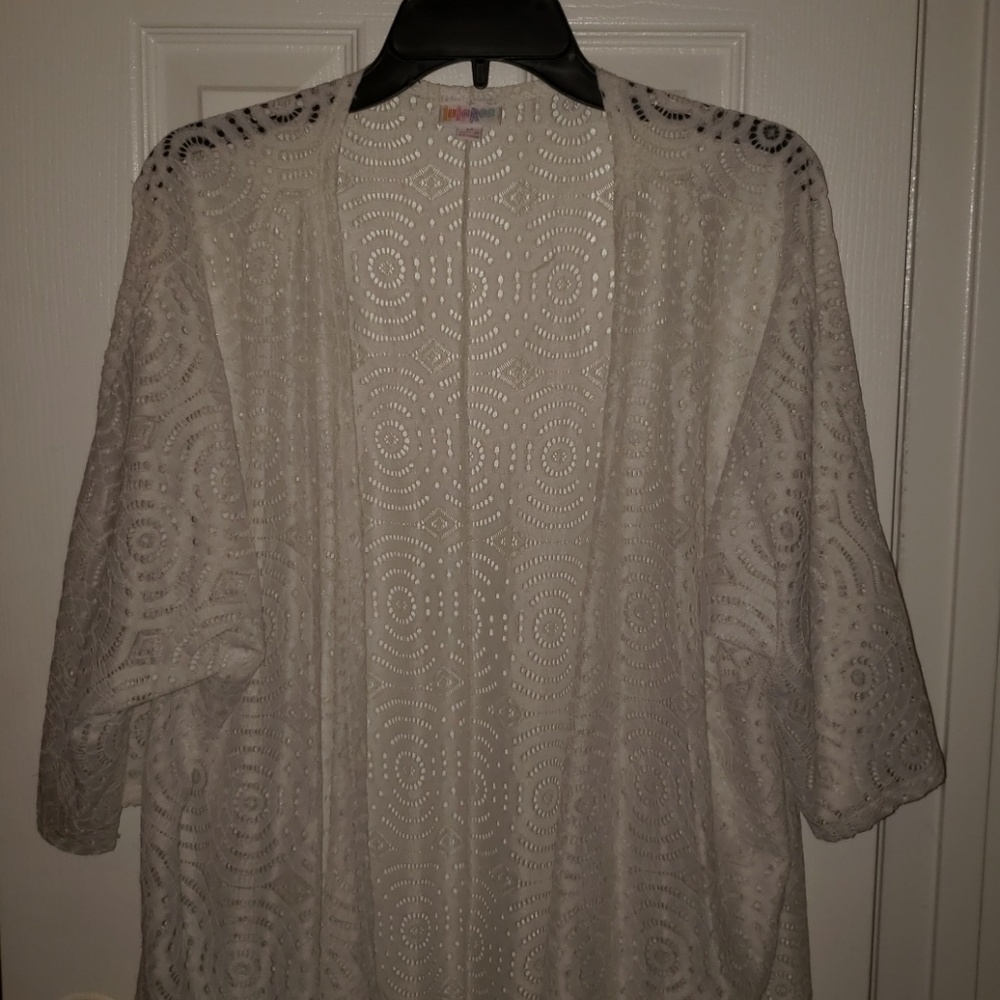 *Make an offer!* LuLaRoe Lindsay, White, Size M